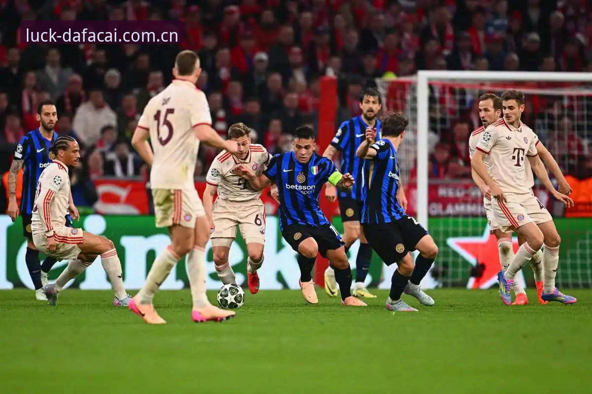 欧联杯决赛落幕之夜：维拉3-0夺队史首冠，埃梅里迎来600胜里程碑